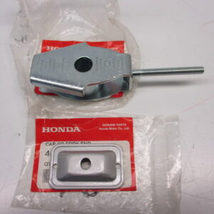 Kettingspanner + deksel achterbrug Honda NSR50, NSR75, NS-1 origineel Honda