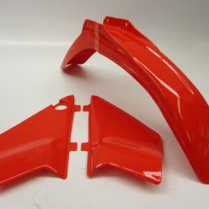 Kunststofdelen set Honda MT80 79-83 R-23 rood (A kwaliteit, gefabriceerd in Nederland door van Straaten ''VS'')