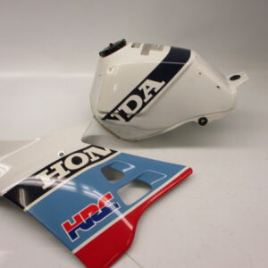 Tank + linker radiateurkap Honda MTX125R TC02 RALLY SPORT (gebruikt maar in goede staat)