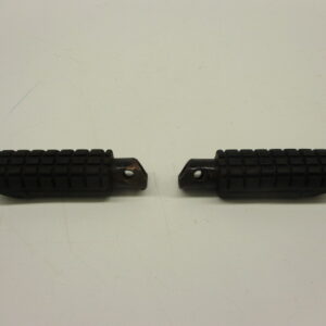 Voetsteunen links- en rechts Honda MBX125, NSR75, NS-1 (gebruikt maar in een goede staat) Foto is een voorbeeld!