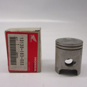 Piston 45,25mm surdimensionné Honda MB80, MT80, MTX80ot d'origine Honda NOS