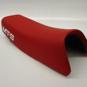 Zadel nieuw rood MT50 AD01 model 84-85